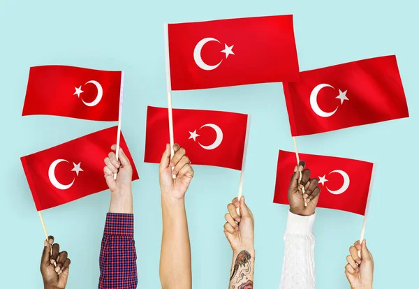 Ruce Mávali Vlajkami Turecka — Stock fotografie