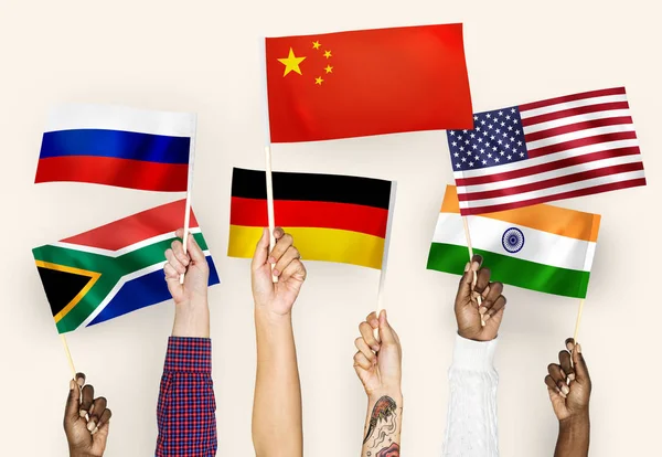 Hands Agitando Bandeiras China Alemanha Índia África Sul Rússia — Fotografia de Stock