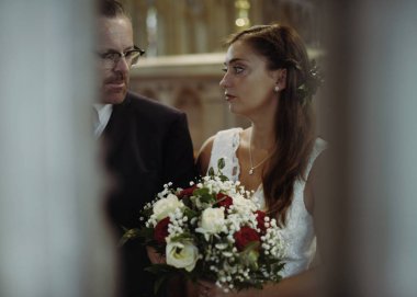 Endişeli gelin tereddüt