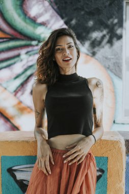 Neşeli bir kadının portresi