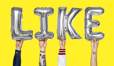 Gri gümüş alfabe helyum balonları gibi metin şekillendirme