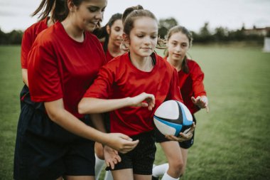 Eylem alanında kadın rugby oyuncuları