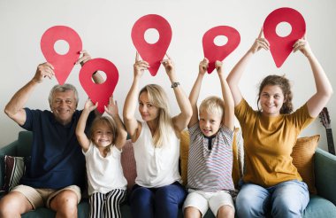 Aile gösteren kırmızı Check-in Pins