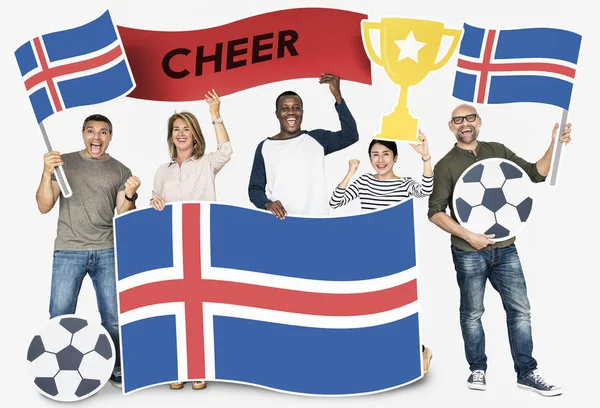 Diversos Aficionados Fútbol Con Bandera Islandia —  Fotos de Stock