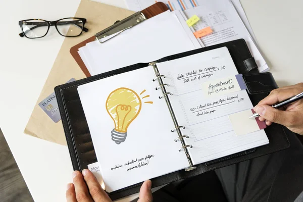 Light Bulb Getrokken Een Planner — Stockfoto