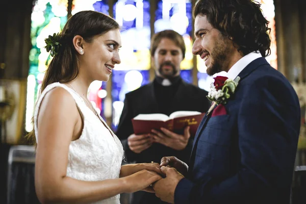 Novia Novio Altar —  Fotos de Stock