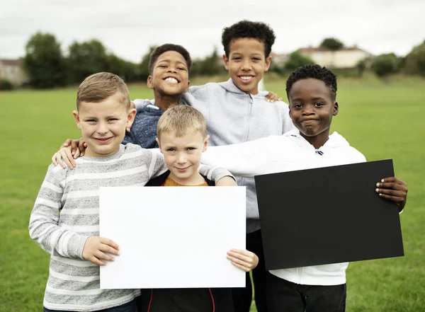 Group Young Boys Showing Blank Papers — Stock Photo, Image