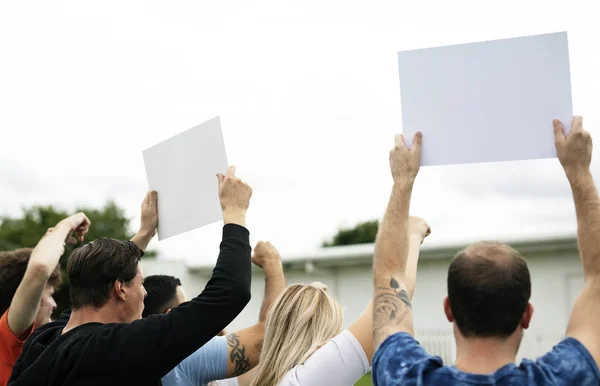 Achteruitkijk Van Activisten Die Papieren Tonen Tijdens Het Protesteren — Stockfoto