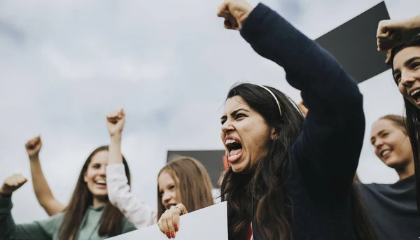 Grupo Mujeres Activistas Enojadas Está Protestando — Foto de Stock