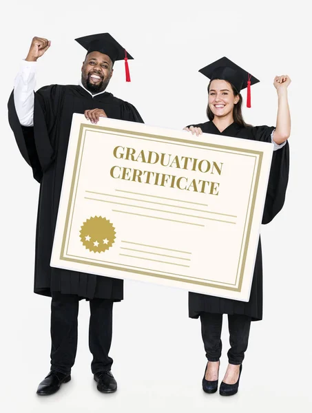 Θηλυκά Και Αρσενικά Grad Κατέχουν Πιστοποιητικό Αποφοίτησης — Φωτογραφία Αρχείου