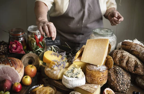 Queso Duro Apilado Hermoso Entorno Primavera — Foto de Stock