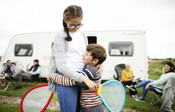 Brother Sister Embracing Tennis Match — Stock Photo, Image