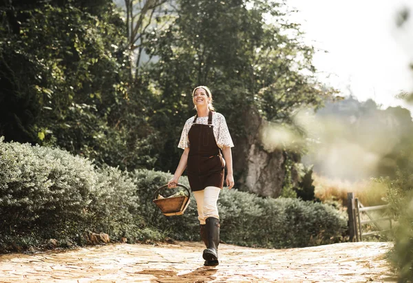 Happy Woman Walking Her Farm — Stock Photo, Image