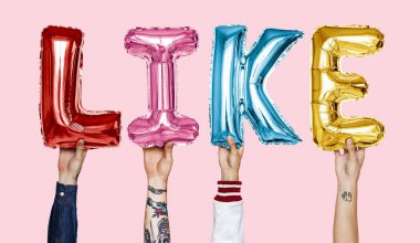 Renkli alfabe helyum balonları gibi metin şekillendirme