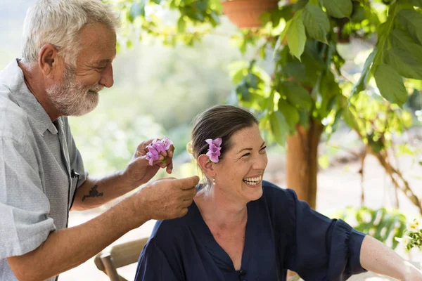 Man Putting Flowers His Friends Hair — Stock Photo, Image
