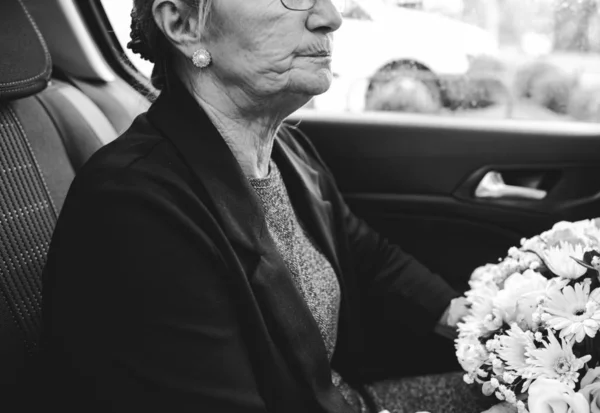 Viúva Triste Caminho Funeral — Fotografia de Stock