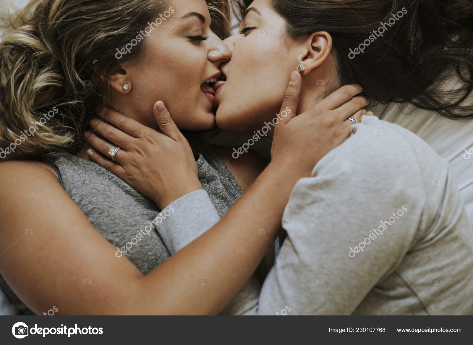 Лесбиянки Целуются Утрам стоковое фото ©Rawpixel 230107768