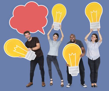 Grup parlak ışık ampuller ile çeşitli insan ve bir boş konuşma balonu