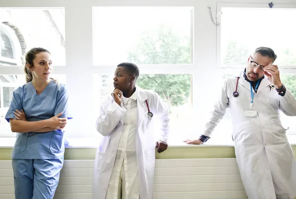 Équipe Médicale Prend Une Pause — Photo