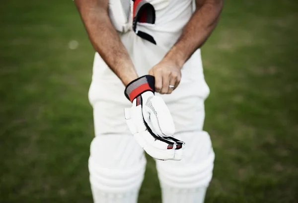Игрок Крикет Готовится Играть — стоковое фото