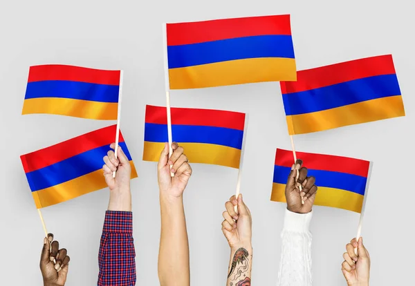 Ruce Mávali Vlajkami Arménie — Stock fotografie