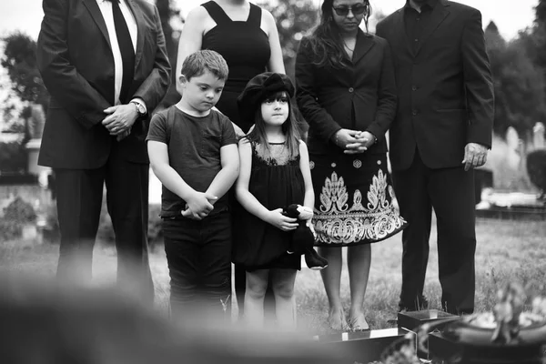 Sad Grandkids Standing Grave — Stock Photo, Image