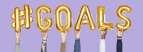 Χέρια Που Κρατούν Την Λέξη Goals Μπαλόνι Γράμματα — Φωτογραφία Αρχείου