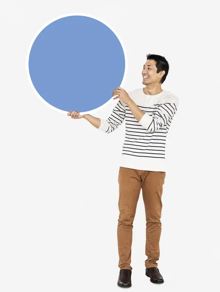 Veselý Muž Který Držel Prázdný Modrý Kruh — Stock fotografie