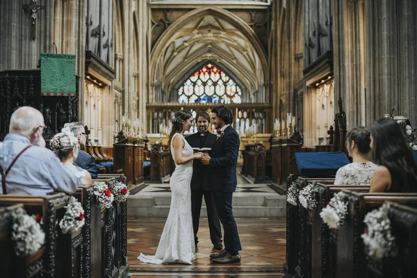 Braut Und Bräutigam Altar — Stockfoto