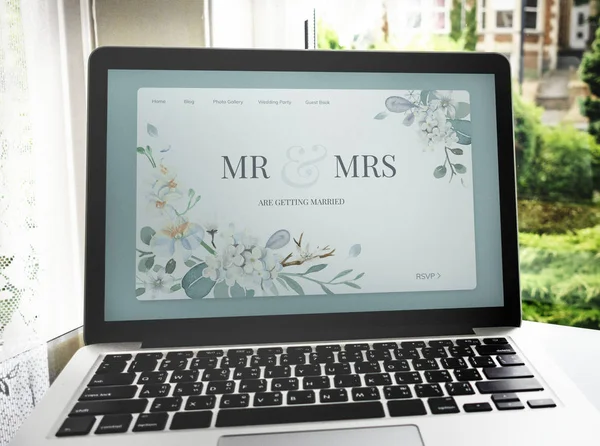 Bir Laptop Ekran Mockup Düğün Blog — Stok fotoğraf