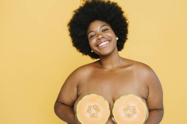 Afrika kökenli Amerikalı kadınla Curvy: kavun