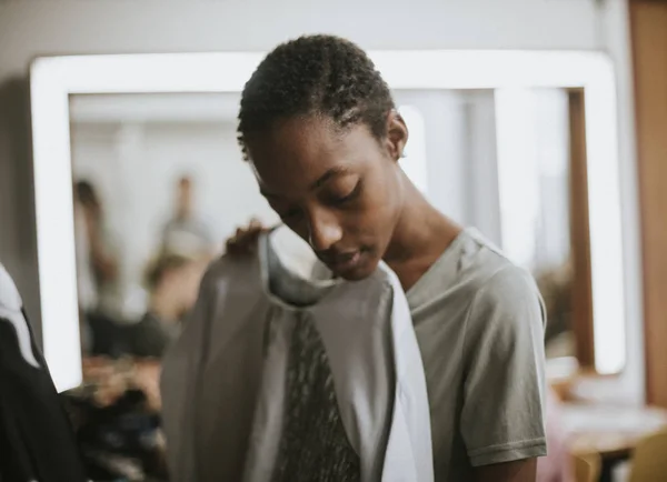 Woman Holding Hanger Shirt — Stok fotoğraf