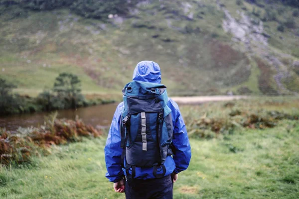 Solo Hiker Promenader Glen Etive Skottland — Stockfoto