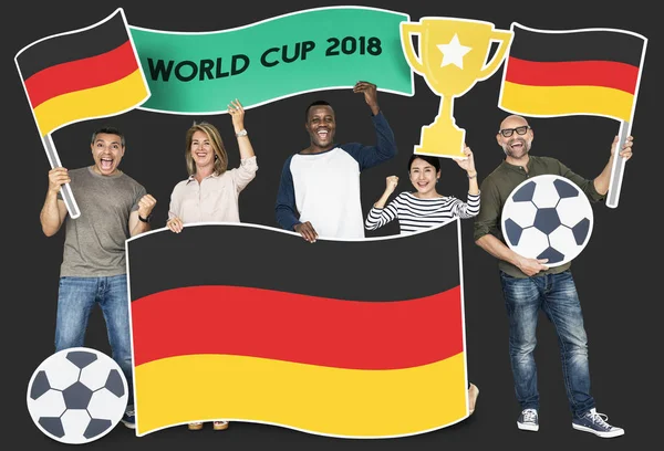 Diversos Fãs Futebol Segurando Bandeira Alemanha — Fotografia de Stock