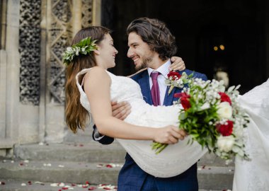 Damat güzel gelini kaldırma