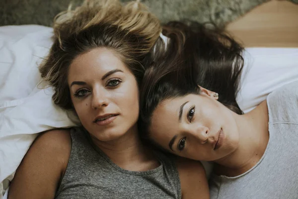 Lesbisches Paar Zusammen Bett — Stockfoto