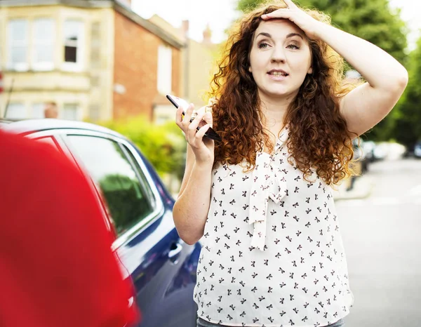 Donne Che Sembrano Sconvolte Dopo Incidente Auto — Foto Stock