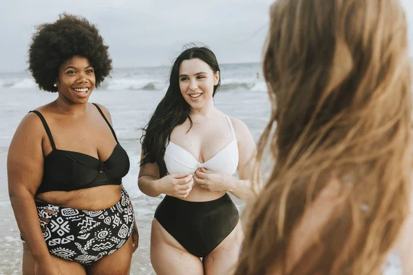 Cheerful Beautiful Size Women Beach — Stock Photo, Image