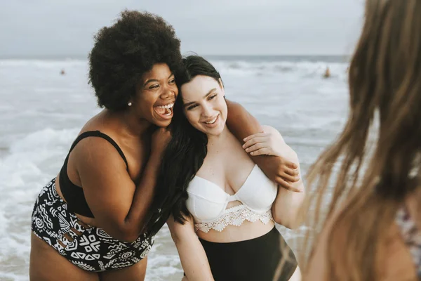 Veselé Krásné Velikost Ženy Pláži — Stock fotografie