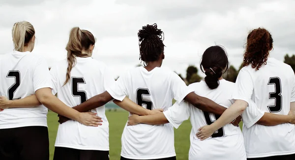 Isıtmaz Birlikte Duran Kadın Futbolcular — Stok fotoğraf