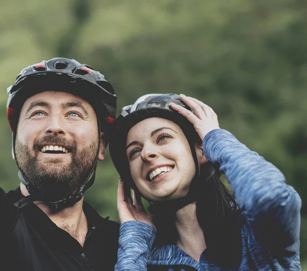 Casal Tirando Uma Selfie Passeio Bicicleta — Fotografia de Stock