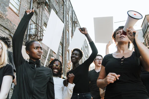 Féministe Avec Mégaphone Lors Une Manifestation — Photo