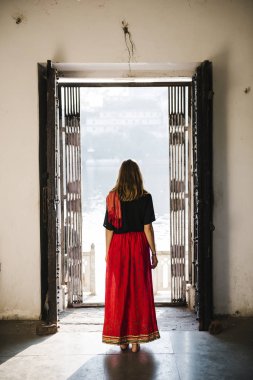 Hindu tapınağını keşfeden Batılı kadın, Maji ka Mandir.
