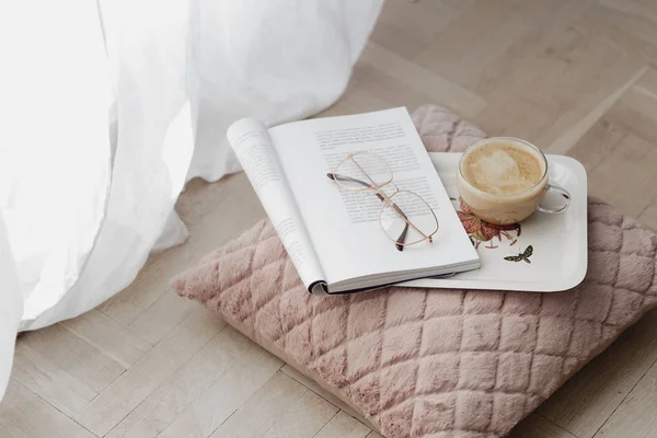 Coffee Pink Velvet Cushion Opened Magazine — Stock Photo, Image