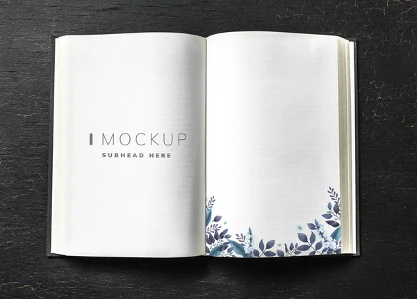 Blommig Gäst Bok Mockup Ett Bord — Stockfoto