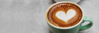 Latte sanat Kalp Sevgililer günü için