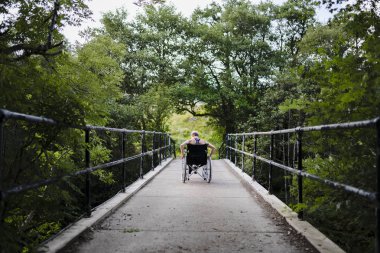 Tekerlekli sandalyeli Engelli sporcu