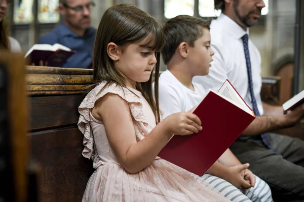 Kinderen Die Hun Vader Gebed — Stockfoto