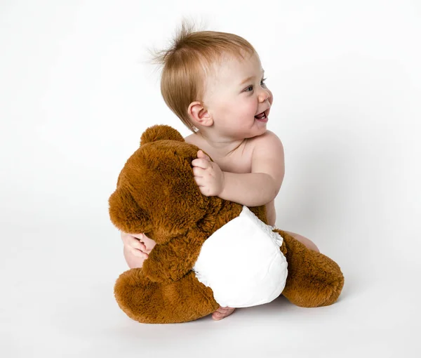 Bebê Abraçando Seu Ursinho — Fotografia de Stock
