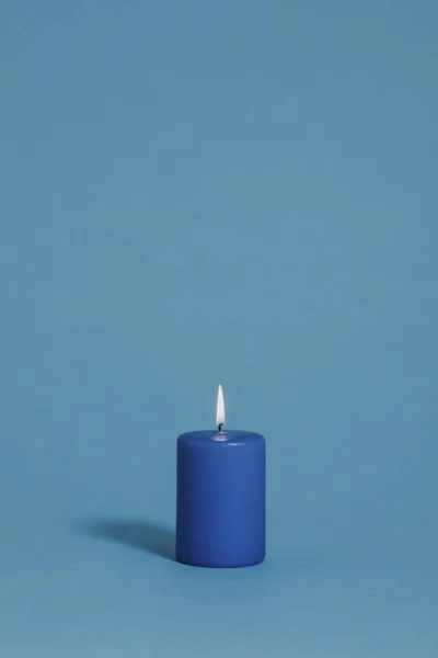 Палаюча Свічка Синього Кольору — стокове фото
